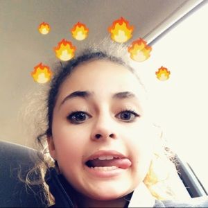 Meet your Posher, Danielle